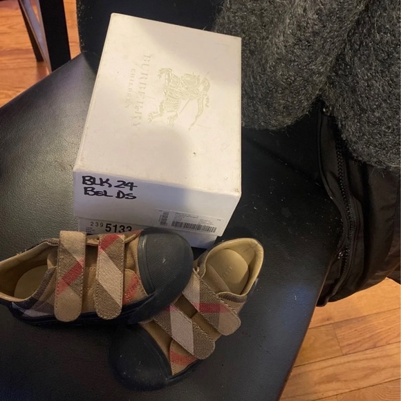 Burberry toddler sneakers - Picture 2 of 3